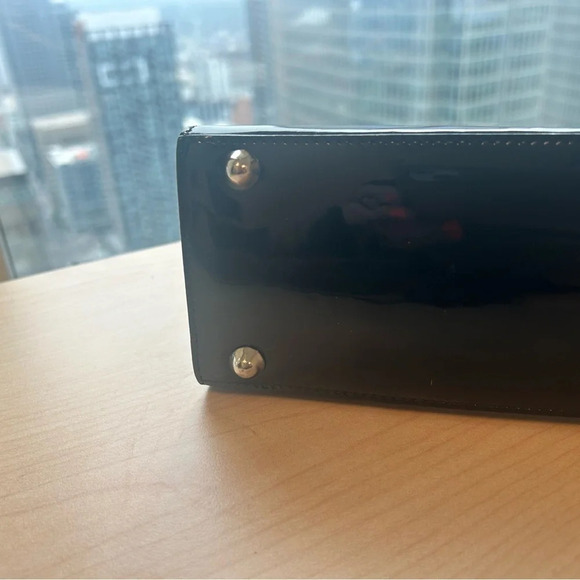 Mario Hernandez mint condition vinyl  purse - Picture 3 of 10